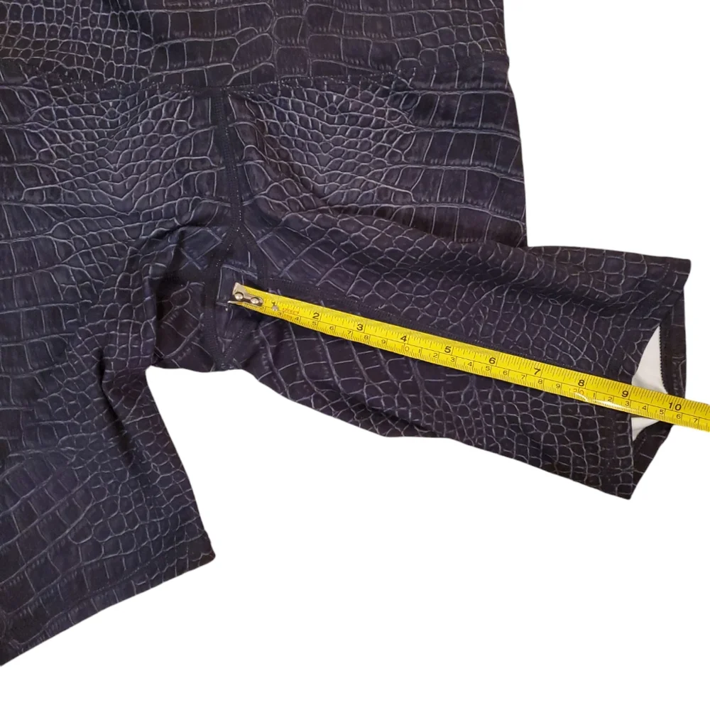 Niyama Sol Women's Black Croc Workout Shorts‎ Medium